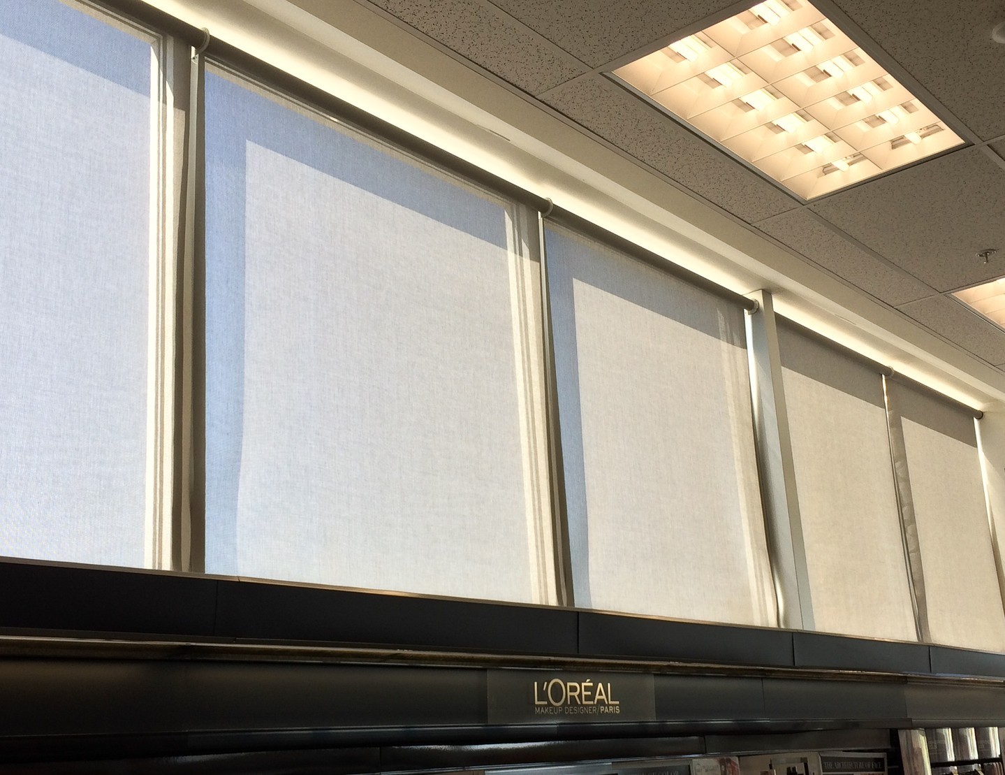 Happy first day of Spring, everyone! We are very excited about the sun staying out a little longer. But more sun can mean more glare and heat gain. Automated shades with the appropriate shade fabric can enhance your customer's experience, without creating more work for your staff. Our autonomous Eclipse sun-sensor makes automation simple and cost effective. Your shades can move with the sun so everyone can enjoy these longer days! 😎 
#RollAShade #Shades #outdoordining #food  #riverside #california #socal #usa #outdoordining #dining #datenight #familydinner #patio #patiodining #patiofurniture #cocktails #lunch #windowshades #socialdistancing #bbq #brunch #nyc  #lunchspots #dinnerspots #cvs